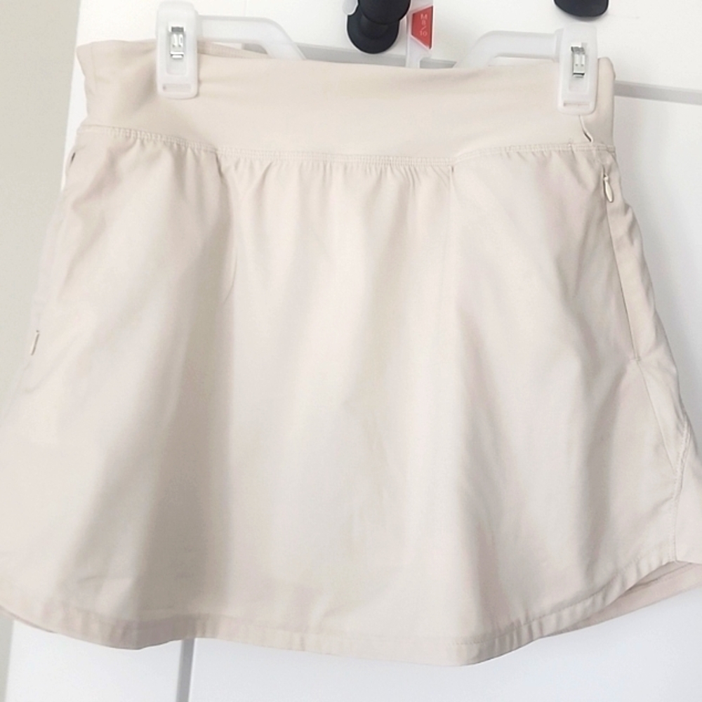 StretchTech dry fit short size medium beige Great Condition